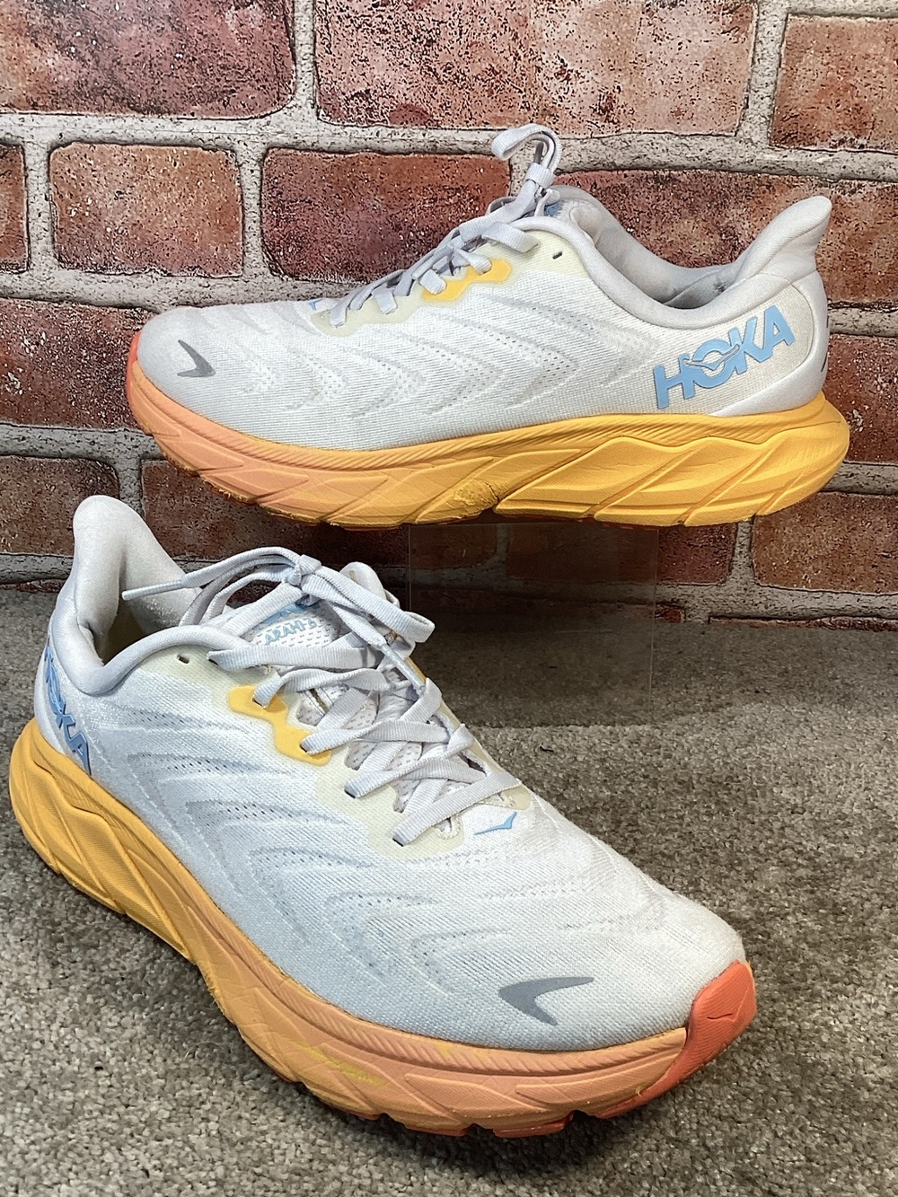 Hoka womens Arahi 6 women’s running shoes walking sneakers size 10 wide